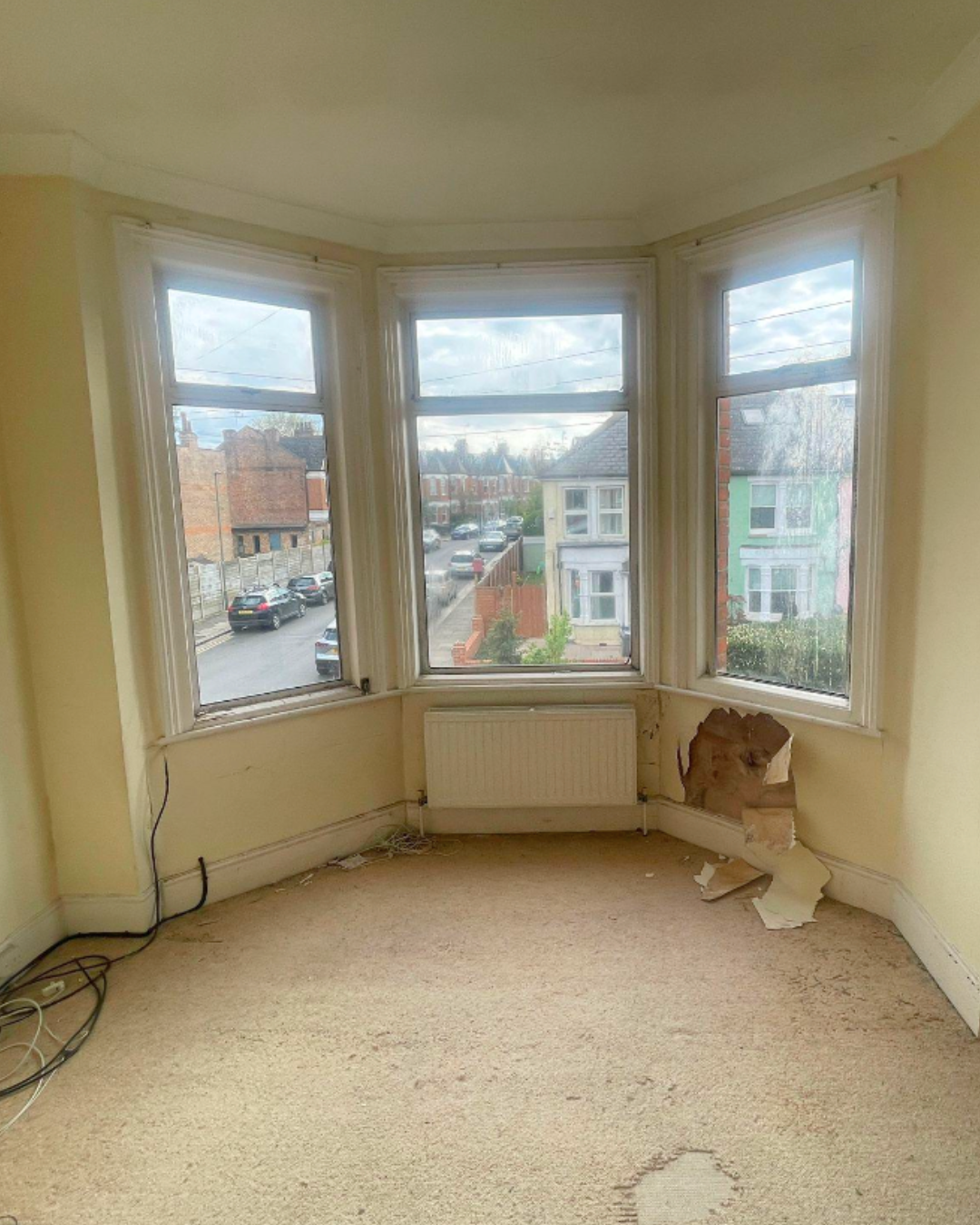 Living space & bay window before the renovation