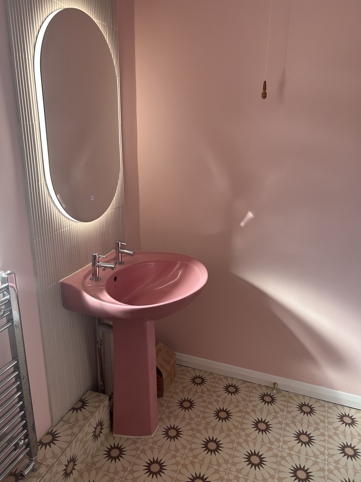 The basin & mirror after the renovation