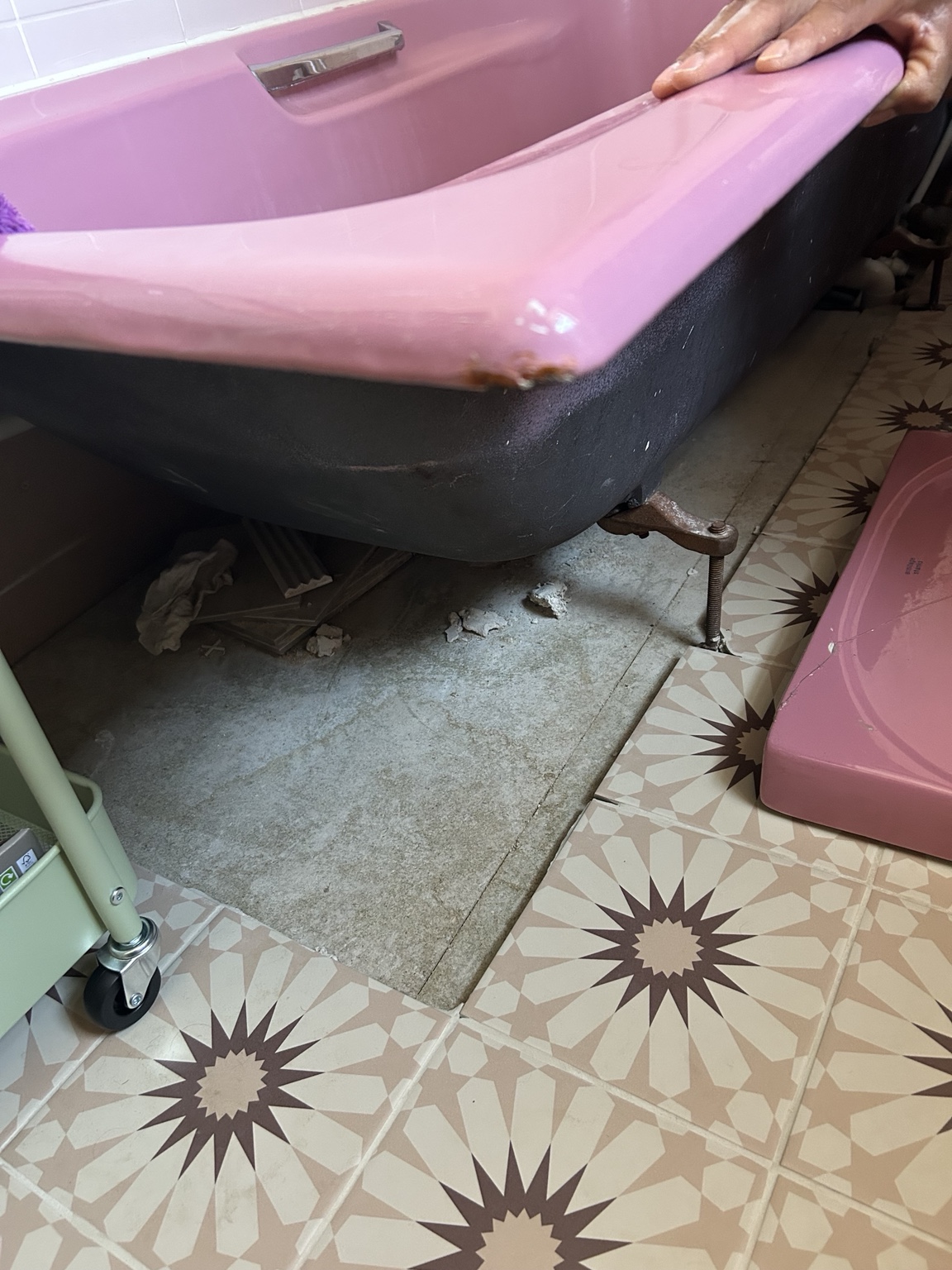 The bath & flooring before the renovation